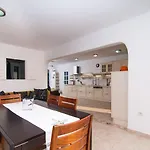 10 Persons With Pool At Island Brac Willa Supetar