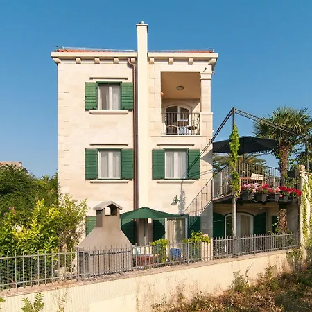 10 Persons With Pool At Island Brac Willa Supetar