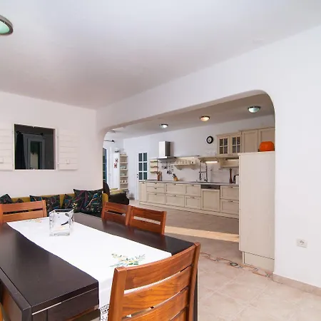 10 Persons With Pool At Island Brac Vila Supetar