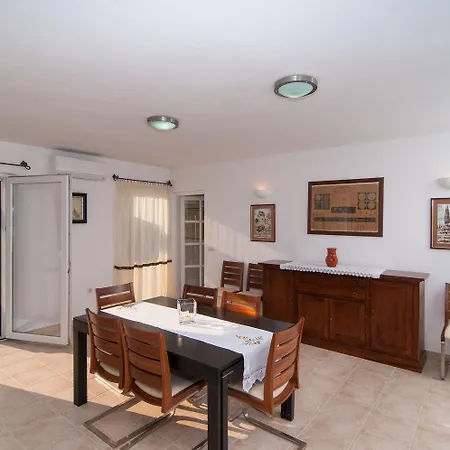 10 Persons With Pool At Island Brac Supetar