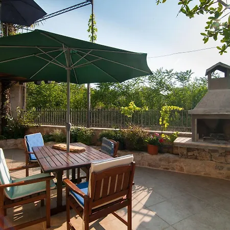 10 Persons With Pool At Island Brac Vila Supetar