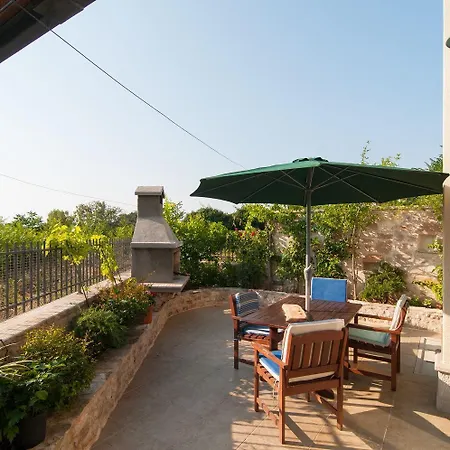 Vila 10 Persons With Pool At Island Brac Supetar