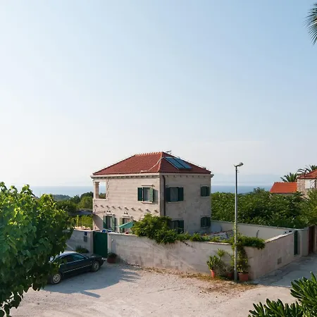 10 Persons With Pool At Island Brac