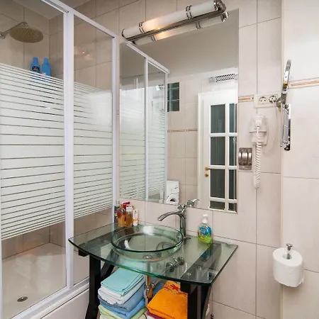 10 Persons With Pool At Island Brac 빌라