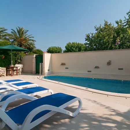 10 Persons With Pool At Island Brac 빌라 *