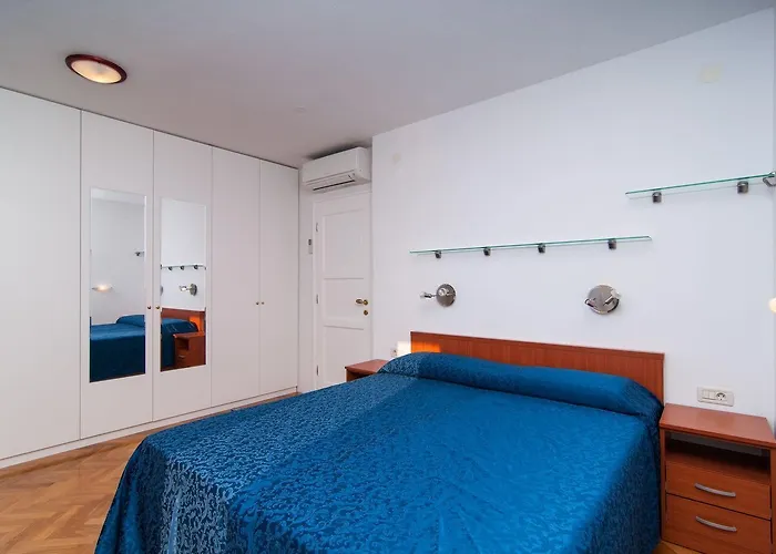 10 Persons With Pool At Island Brac