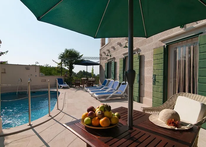 10 Persons With Pool At Island Brac Supetar