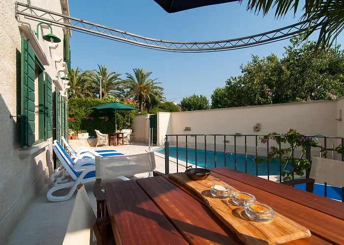 Villa 10 Persons With Pool At Island Brac