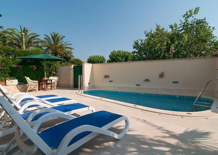 10 Persons With Pool At Island Brac Villa *