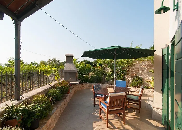 Villa 10 Persons With Pool At Island Brac Supetar