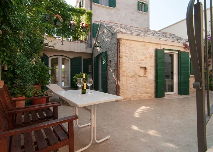 10 Persons With Pool At Island Brac Villa